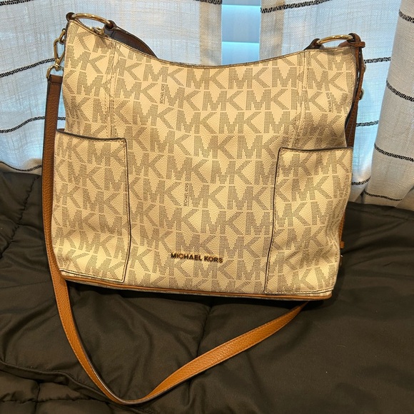 Michael Kors Anita Large Convertible Shoulder Bag - Picture 4 of 5